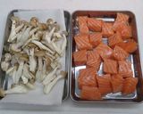 お弁当に♪鮭としめじのカレーケチャ炒め作り方1写真