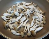 お弁当に♪鮭としめじのカレーケチャ炒め作り方4写真