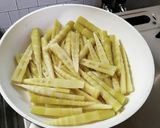 姫竹(山菜)と鳥挽肉の炒めもの作り方2写真