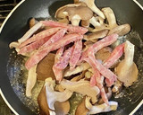 平茸とソーセージのカレー風味炒め作り方3写真