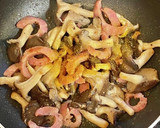 平茸とソーセージのカレー風味炒め作り方4写真
