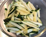 簡単　ズッキーニと搾菜の和え物作り方2写真
