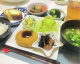 油揚げとワカメのお味噌汁・ネギを乗せて。作り方4写真