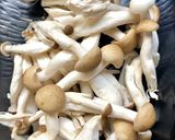 洋食屋☆豚肉とキノコの玉ねぎソース炒め作り方1写真