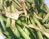 引き裂きエリンギときゅうりの焼肉たれ和え作り方3写真
