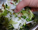 カツオのにんにく醤油漬けサラダ作り方6写真