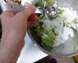 カツオのにんにく醤油漬けサラダ作り方5写真