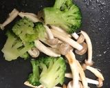 お弁当用☆しめじブロッコリーカレマヨ炒め作り方2写真