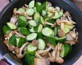 豚バラとキノコと胡瓜の四川風いため作り方4写真