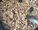 作り置きにも！鶏モモ肉１枚で甘辛そぼろ作り方4写真