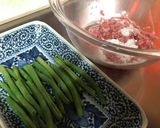 簡単！甘辛だれ♪豚ひき肉のインゲン巻き作り方1写真