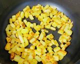 バジル塩で！カリカリじゃがいもと鶏肉炒め作り方3写真