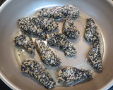お弁当やおつまみに♪鮭のごま焼き作り方3写真