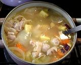 鶏肉とたっぷり野菜の温か♫コンソメスープ作り方3写真
