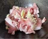 白菜の唐辛子漬けを使った「豚肉炒め」作り方1写真