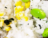 #ワカメとコーンと枝豆のおにぎり作り方2写真