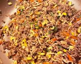 ビビンバおにぎり!薄焼き卵で巻き巻き〜作り方3写真