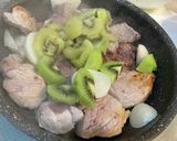 キウイで☆ガッツリ豚肉料理！作り方2写真