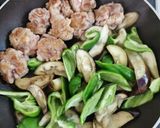 豚こまボールとなすぴーの甘酢炒め作り方5写真