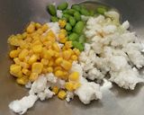レンジで簡単枝豆とコーンのはんぺんバーグ作り方1写真