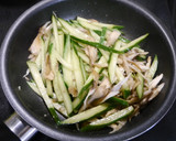ダイエット！きゅうりと舞茸いため作り方3写真