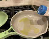 弱火でじっくりキャベツともやしの蒸し炒め作り方1写真