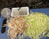 弱火でじっくりキャベツともやしの蒸し炒め作り方2写真