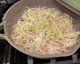 弱火でじっくりキャベツともやしの蒸し炒め作り方3写真