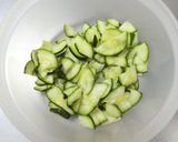 さっぱり☆ズッキーニわかめカニカマ酢の物作り方4写真