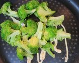 ちいさなおかず。ブロッコリーのマヨ焼き作り方3写真