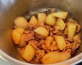 すき焼きのたれで味付け大根の豚こま煮込み作り方5写真