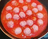 トマト缶で煮るだけ☆簡単ミートボール作り方4写真
