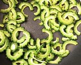 ゴーヤとニラのひき肉みそ炒め作り方4写真