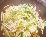 ☆もやしとピーマンと豚肉の炒め☆作り方3写真