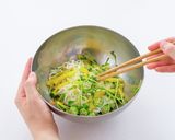 桜エビと豆苗の冷やし和えめん　塩糀ソース作り方7写真