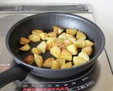 定番！蒸し焼きホクホク【ジャーマンポテト作り方5写真