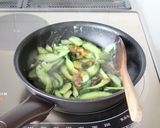 簡単に美味しい!【キュウリの旨つゆ炒め】作り方6写真