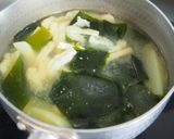 レンジで時短！じゃが芋・ワカメの味噌汁作り方3写真
