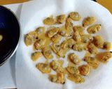 フライパン一つで☆冷凍アサリの揚げ焼き☆作り方3写真