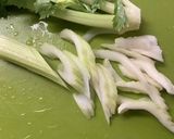 セロリと豚肉のマスタードマリネ作り方1写真