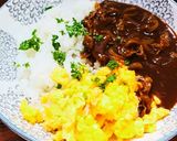 ハヤシライスのスクランブルエッグ乗せ！作り方3写真