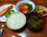 モロヘイヤとキムチ納豆の夏朝飯作り方1写真