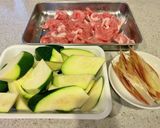 豚肉とズッキーニのみょうがポン酢炒め作り方1写真
