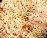 わけぎとコーンと挽肉の醤油焼きそば作り方2写真