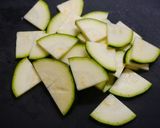 簡単！ズッキーニとトマトのお味噌汁作り方1写真