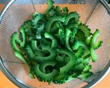 簡単！ゴーヤと焼き豚の甘辛炒め温玉のせ♬作り方1写真