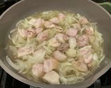 弱火でじっくり、いつもより白い親子丼作り方3写真