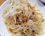 もやしのザーサイ和え乗っけ冷みそラーメン作り方2写真