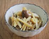 レンジで簡単！じゃが芋・しめじ胡麻和え♪作り方3写真