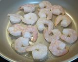 えびとキャベツのうま塩レモン炒め作り方2写真